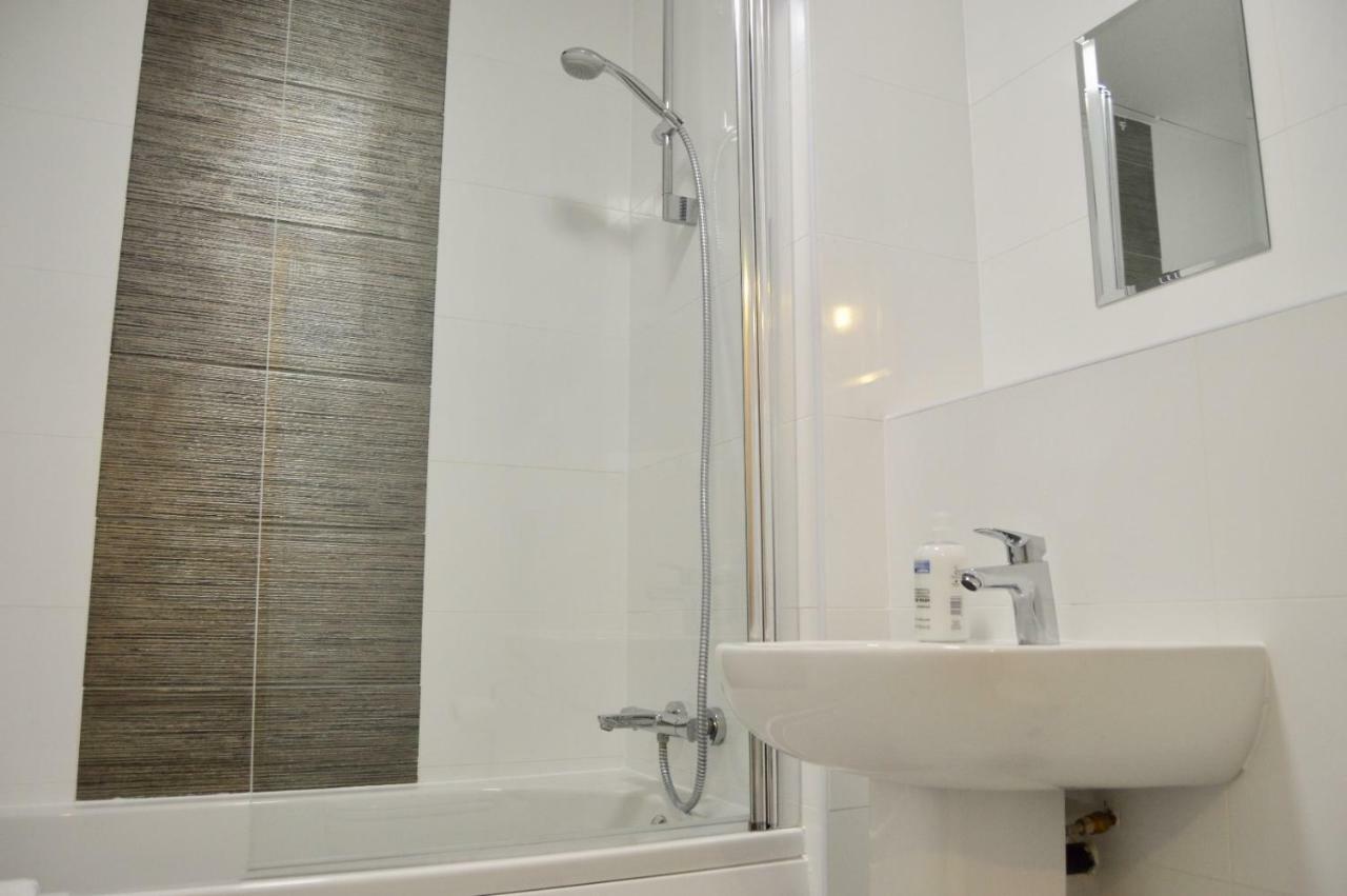 Qh31 - City Centre Location With 2 Double Bedrooms Sleeping Up To 4 People - Spacious Work Or Leisure Apartment Sheffield Ngoại thất bức ảnh